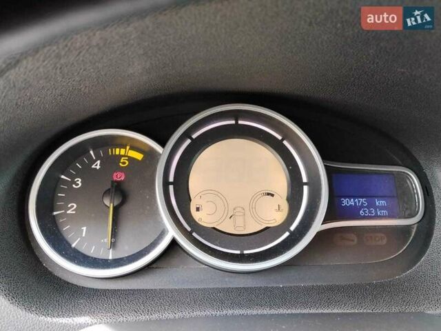 Белый Рено Меган, объемом двигателя 1.46 л и пробегом 304 тыс. км за 7000 $, фото 9 на Automoto.ua