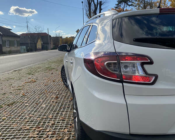 Белый Рено Меган, объемом двигателя 1.5 л и пробегом 270 тыс. км за 6950 $, фото 2 на Automoto.ua