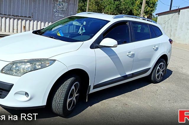 Білий Рено Меган, об'ємом двигуна 1.5 л та пробігом 0 тис. км за 5500 $, фото 1 на Automoto.ua