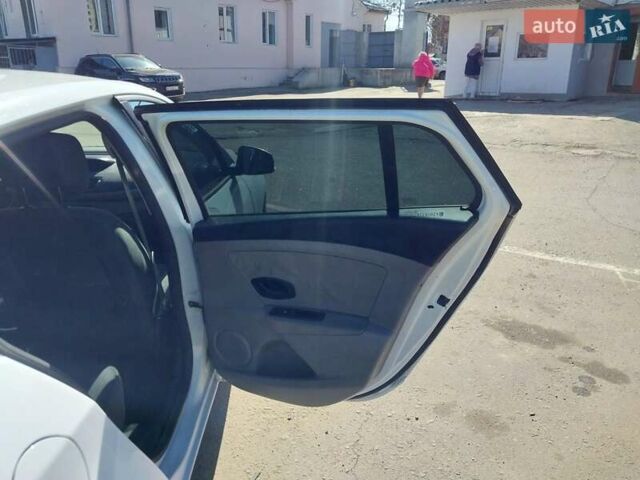 Білий Рено Меган, об'ємом двигуна 1.46 л та пробігом 300 тис. км за 6200 $, фото 20 на Automoto.ua