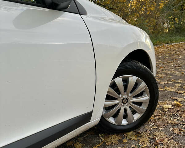 Белый Рено Меган, объемом двигателя 1.5 л и пробегом 257 тыс. км за 5250 $, фото 17 на Automoto.ua