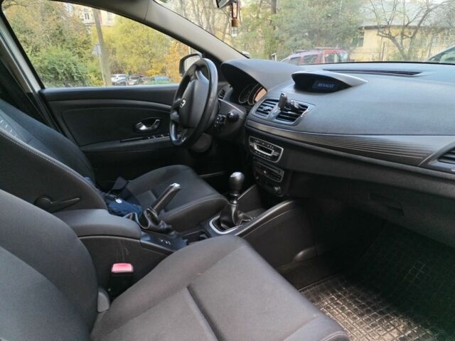 Белый Рено Меган, объемом двигателя 1.5 л и пробегом 236 тыс. км за 5000 $, фото 5 на Automoto.ua