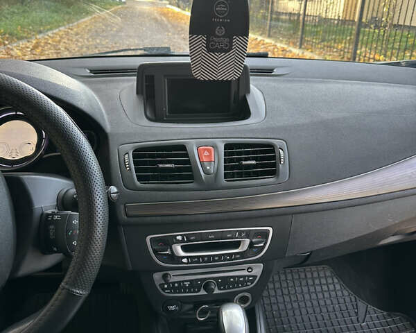 Белый Рено Меган, объемом двигателя 1.5 л и пробегом 257 тыс. км за 5250 $, фото 24 на Automoto.ua