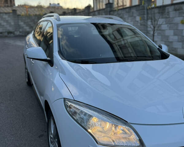 Белый Рено Меган, объемом двигателя 1.46 л и пробегом 298 тыс. км за 6200 $, фото 2 на Automoto.ua