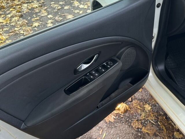 Білий Рено Меган, об'ємом двигуна 1.5 л та пробігом 257 тис. км за 5250 $, фото 17 на Automoto.ua