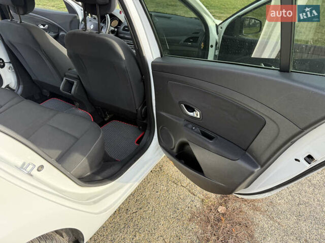 Белый Рено Меган, объемом двигателя 1.46 л и пробегом 299 тыс. км за 6200 $, фото 42 на Automoto.ua