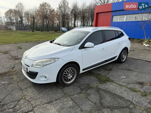 Белый Рено Меган, объемом двигателя 1.46 л и пробегом 299 тыс. км за 6200 $, фото 5 на Automoto.ua