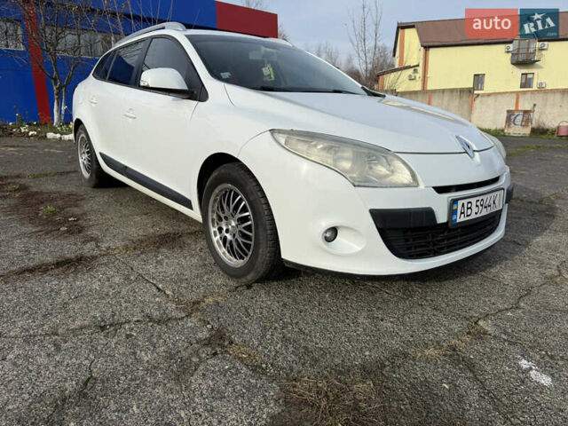 Белый Рено Меган, объемом двигателя 1.46 л и пробегом 299 тыс. км за 6200 $, фото 2 на Automoto.ua