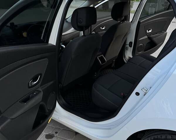 Белый Рено Меган, объемом двигателя 1.46 л и пробегом 316 тыс. км за 6500 $, фото 21 на Automoto.ua