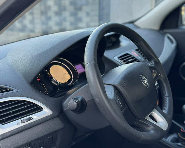 Белый Рено Меган, объемом двигателя 1.46 л и пробегом 298 тыс. км за 6200 $, фото 48 на Automoto.ua