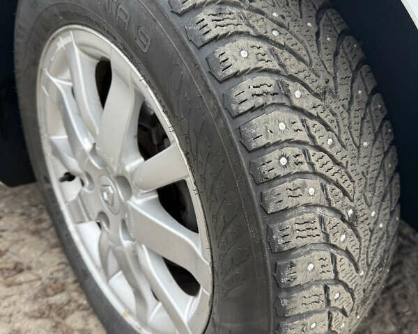 Белый Рено Меган, объемом двигателя 1.6 л и пробегом 211 тыс. км за 7399 $, фото 20 на Automoto.ua