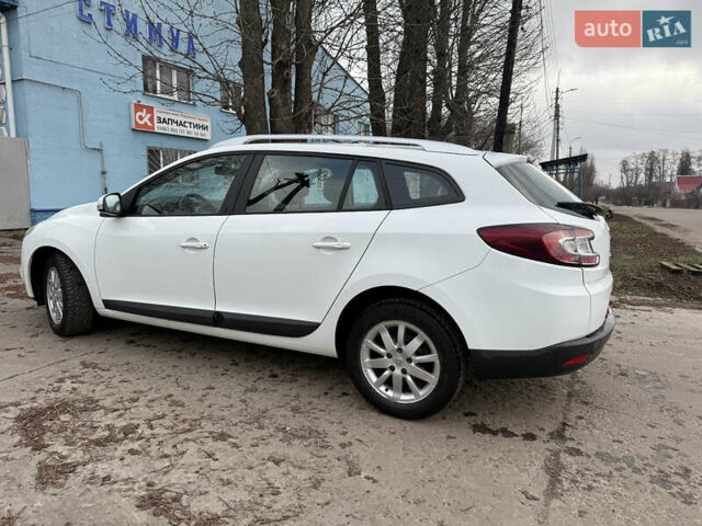 Белый Рено Меган, объемом двигателя 1.6 л и пробегом 211 тыс. км за 7399 $, фото 3 на Automoto.ua