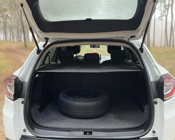 Белый Рено Меган, объемом двигателя 1.6 л и пробегом 255 тыс. км за 7250 $, фото 6 на Automoto.ua