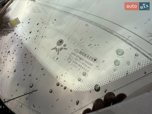 Белый Рено Меган, объемом двигателя 1.6 л и пробегом 211 тыс. км за 7399 $, фото 19 на Automoto.ua