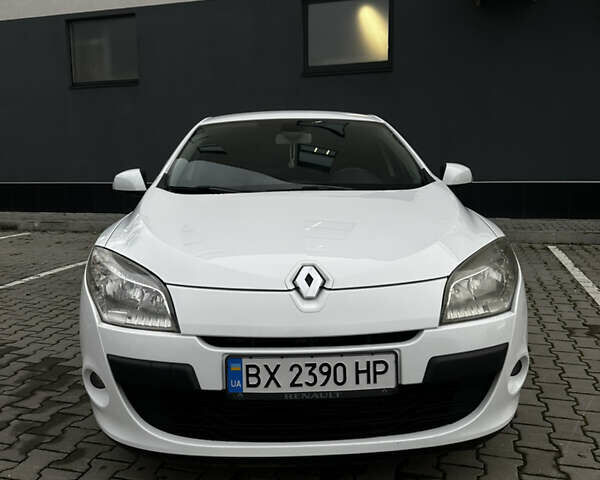 Белый Рено Меган, объемом двигателя 1.46 л и пробегом 289 тыс. км за 6200 $, фото 5 на Automoto.ua