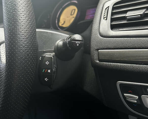 Белый Рено Меган, объемом двигателя 1.46 л и пробегом 289 тыс. км за 6200 $, фото 10 на Automoto.ua