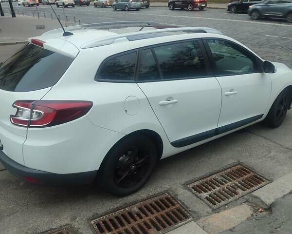 Рено Меган 2010 в Вышгороде на Automoto.ua Белый Рено Меган, объемом двигателя 1.6 л и пробегом 212 тыс. км за 7500 $, фото 10 на Automoto.ua