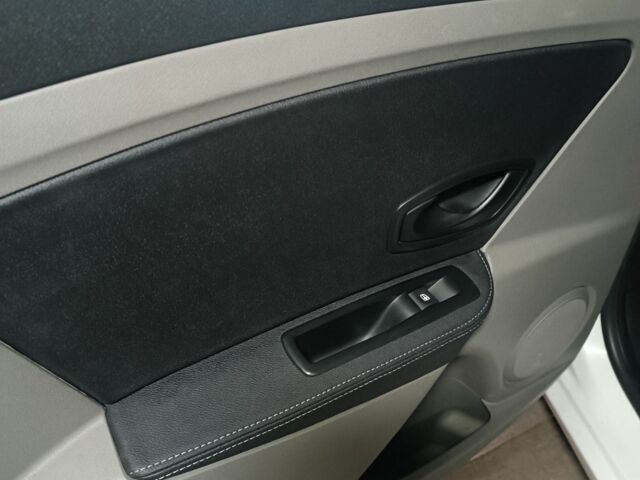 Белый Рено Меган, объемом двигателя 1.5 л и пробегом 262 тыс. км за 6100 $, фото 7 на Automoto.ua