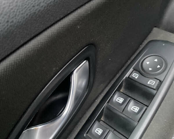 Белый Рено Меган, объемом двигателя 1.46 л и пробегом 232 тыс. км за 5850 $, фото 14 на Automoto.ua