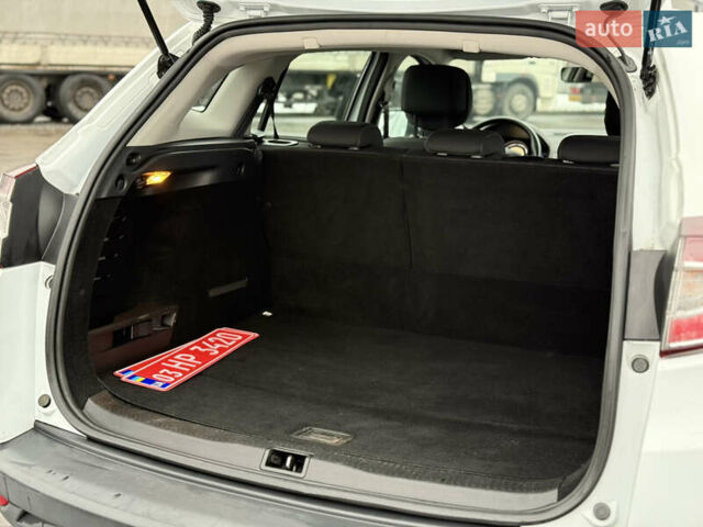 Белый Рено Меган, объемом двигателя 1.6 л и пробегом 211 тыс. км за 6750 $, фото 33 на Automoto.ua