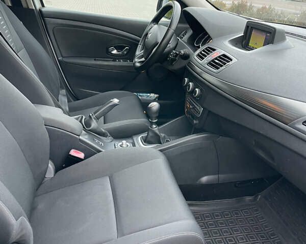 Белый Рено Меган, объемом двигателя 1.46 л и пробегом 264 тыс. км за 6500 $, фото 8 на Automoto.ua