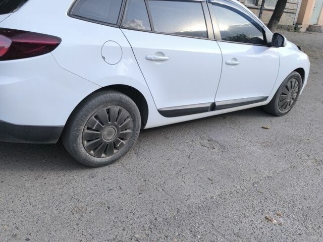 Белый Рено Меган, объемом двигателя 1.5 л и пробегом 269 тыс. км за 7000 $, фото 1 на Automoto.ua