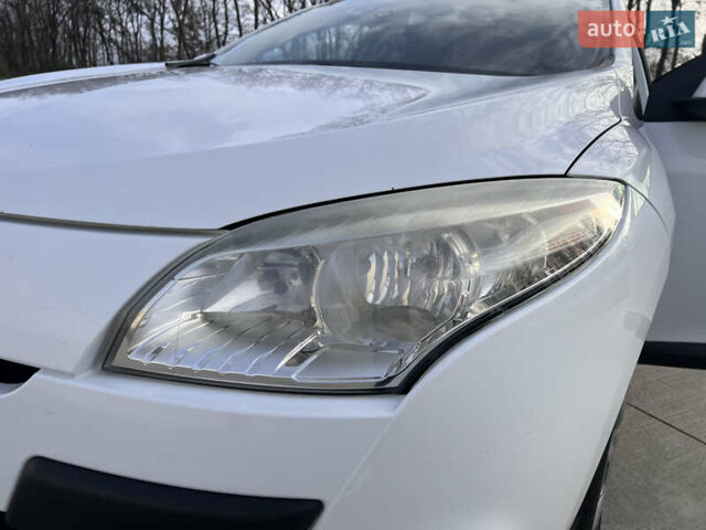 Білий Рено Меган, об'ємом двигуна 1.46 л та пробігом 226 тис. км за 7500 $, фото 22 на Automoto.ua