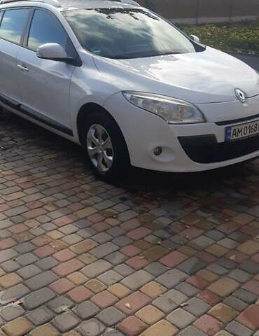 Белый Рено Меган, объемом двигателя 1.5 л и пробегом 197 тыс. км за 7400 $, фото 9 на Automoto.ua