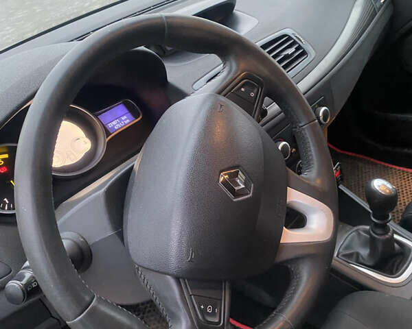 Белый Рено Меган, объемом двигателя 1.46 л и пробегом 232 тыс. км за 5850 $, фото 17 на Automoto.ua