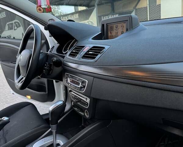 Белый Рено Меган, объемом двигателя 1.46 л и пробегом 316 тыс. км за 6500 $, фото 31 на Automoto.ua