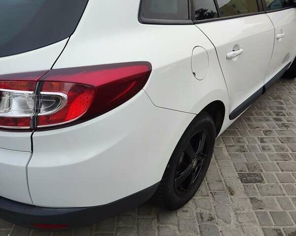 Рено Меган 2010 в Вышгороде на Automoto.ua Белый Рено Меган, объемом двигателя 1.6 л и пробегом 212 тыс. км за 7500 $, фото 3 на Automoto.ua