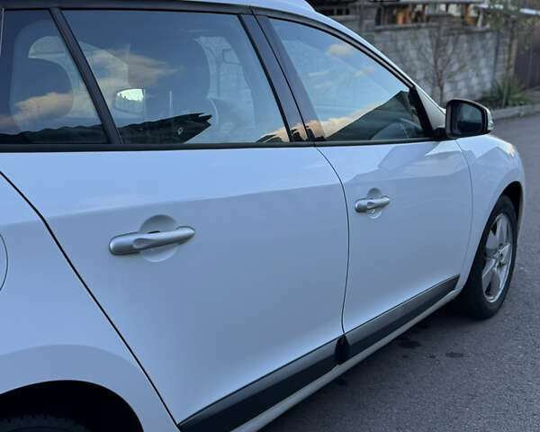 Белый Рено Меган, объемом двигателя 1.46 л и пробегом 298 тыс. км за 6200 $, фото 34 на Automoto.ua