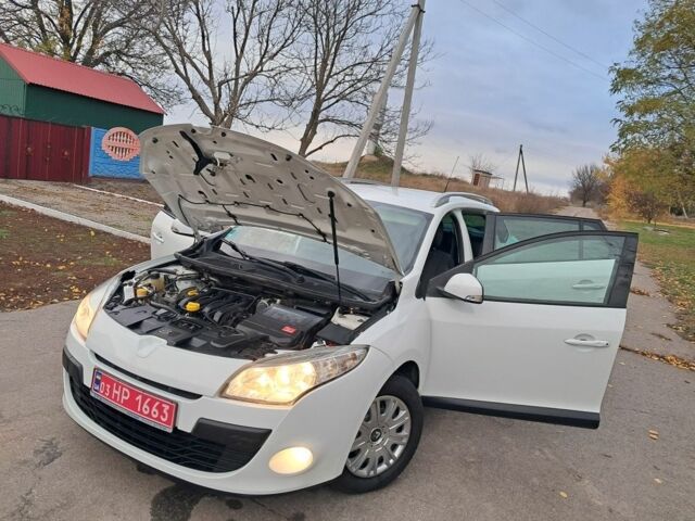 Білий Рено Меган, об'ємом двигуна 1.6 л та пробігом 220 тис. км за 7350 $, фото 6 на Automoto.ua