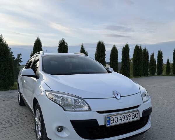 Белый Рено Меган, объемом двигателя 1.46 л и пробегом 316 тыс. км за 6500 $, фото 1 на Automoto.ua