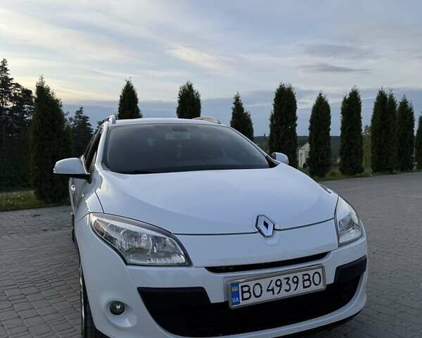 Белый Рено Меган, объемом двигателя 1.46 л и пробегом 316 тыс. км за 6500 $, фото 2 на Automoto.ua