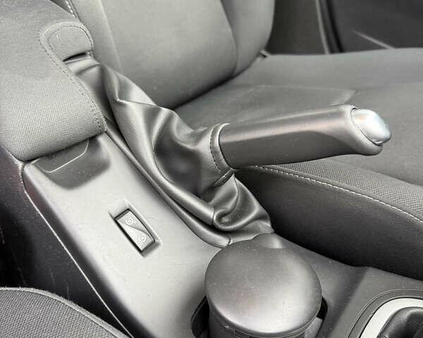 Белый Рено Меган, объемом двигателя 1.6 л и пробегом 211 тыс. км за 7399 $, фото 29 на Automoto.ua