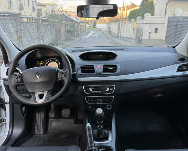 Белый Рено Меган, объемом двигателя 1.46 л и пробегом 298 тыс. км за 6200 $, фото 44 на Automoto.ua