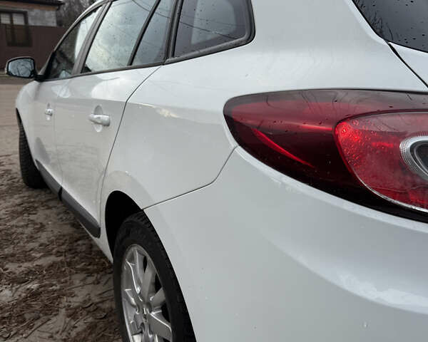 Белый Рено Меган, объемом двигателя 1.6 л и пробегом 211 тыс. км за 7399 $, фото 17 на Automoto.ua