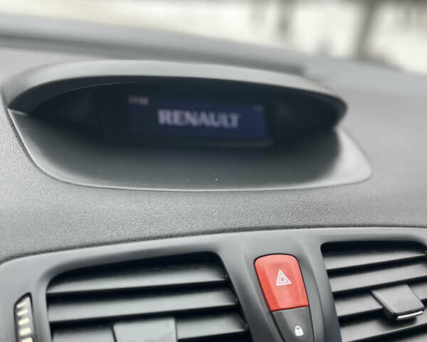 Белый Рено Меган, объемом двигателя 1.46 л и пробегом 289 тыс. км за 5999 $, фото 24 на Automoto.ua