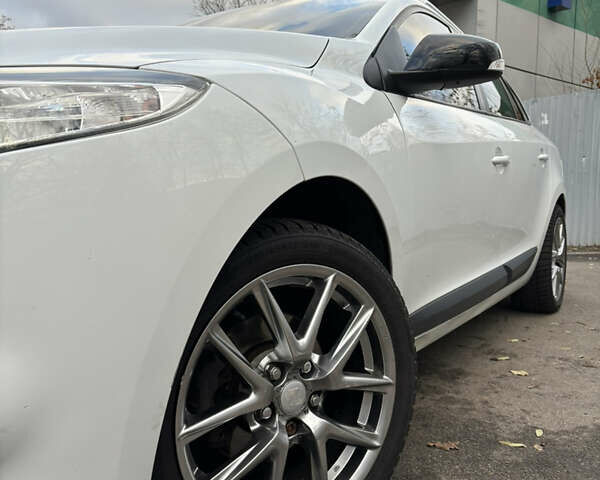 Білий Рено Меган, об'ємом двигуна 1.46 л та пробігом 296 тис. км за 6600 $, фото 1 на Automoto.ua