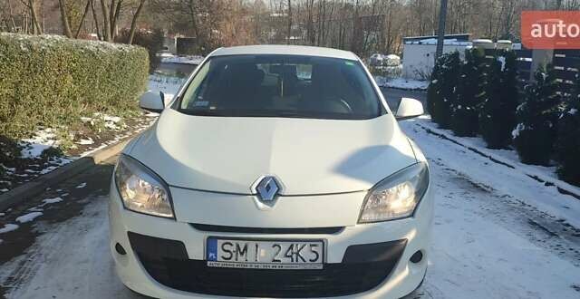 Белый Рено Меган, объемом двигателя 1.5 л и пробегом 287 тыс. км за 5000 $, фото 1 на Automoto.ua