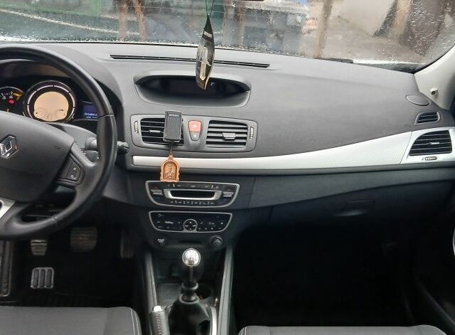 Білий Рено Меган, об'ємом двигуна 1.6 л та пробігом 240 тис. км за 7400 $, фото 2 на Automoto.ua