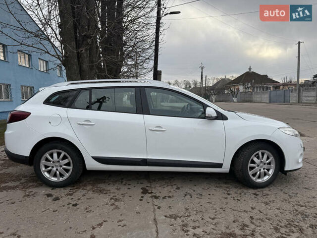 Белый Рено Меган, объемом двигателя 1.6 л и пробегом 211 тыс. км за 7399 $, фото 11 на Automoto.ua