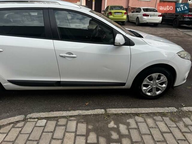 Рено Меган 2010 в Житомире на Automoto.ua Белый Рено Меган, объемом двигателя 1.46 л и пробегом 173 тыс. км за 6700 $, фото 7 на Automoto.ua