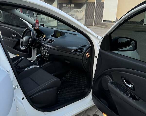 Белый Рено Меган, объемом двигателя 1.46 л и пробегом 316 тыс. км за 6500 $, фото 22 на Automoto.ua