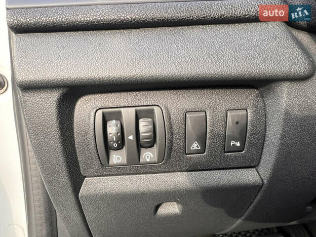 Білий Рено Меган, об'ємом двигуна 1.46 л та пробігом 226 тис. км за 7500 $, фото 17 на Automoto.ua