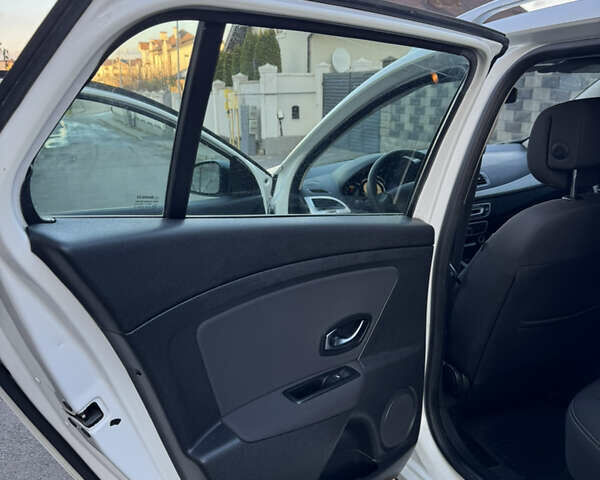 Белый Рено Меган, объемом двигателя 1.46 л и пробегом 298 тыс. км за 6200 $, фото 51 на Automoto.ua