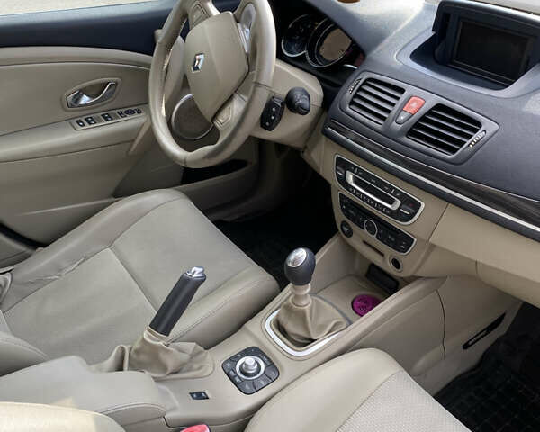 Белый Рено Меган, объемом двигателя 1.5 л и пробегом 270 тыс. км за 6950 $, фото 7 на Automoto.ua