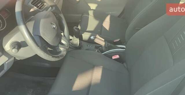 Белый Рено Меган, объемом двигателя 1.5 л и пробегом 287 тыс. км за 5000 $, фото 15 на Automoto.ua