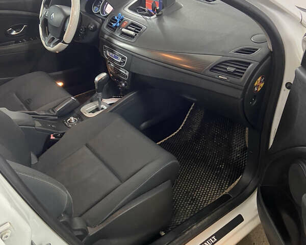 Белый Рено Меган, объемом двигателя 1.4 л и пробегом 226 тыс. км за 6100 $, фото 22 на Automoto.ua